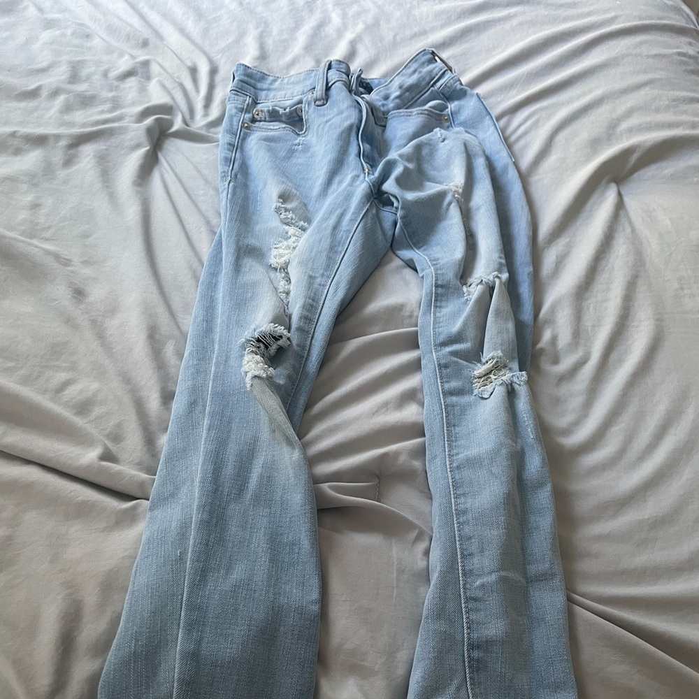 Aeropostale women’s size 00 shortripped jeggings. In excellent condition.
